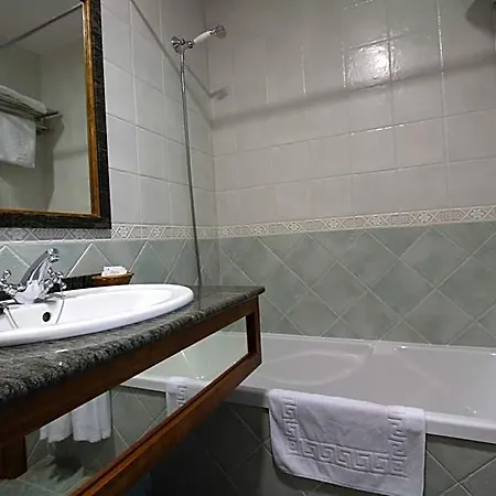 Hotel Tirontillana